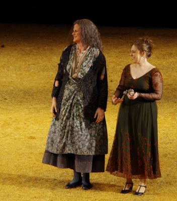 Erda (Maria Radner), Waldvogel (Cristina Toledo)
"Siegfried", Liceu, Barcelona,  13/03/2015
Keywords: Erda, Maria Radner, Waldvogel, Cristina Toledo, Liceu, Barcelona, Siegfried